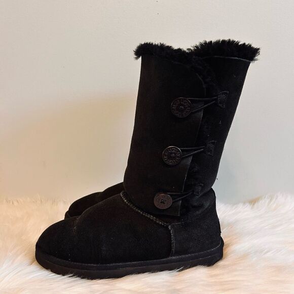 UGG Tall Bailey Button Cozy Warm Black Leather & Sheepskin Bestseller Boots! 🔥 - Picture 1 of 8